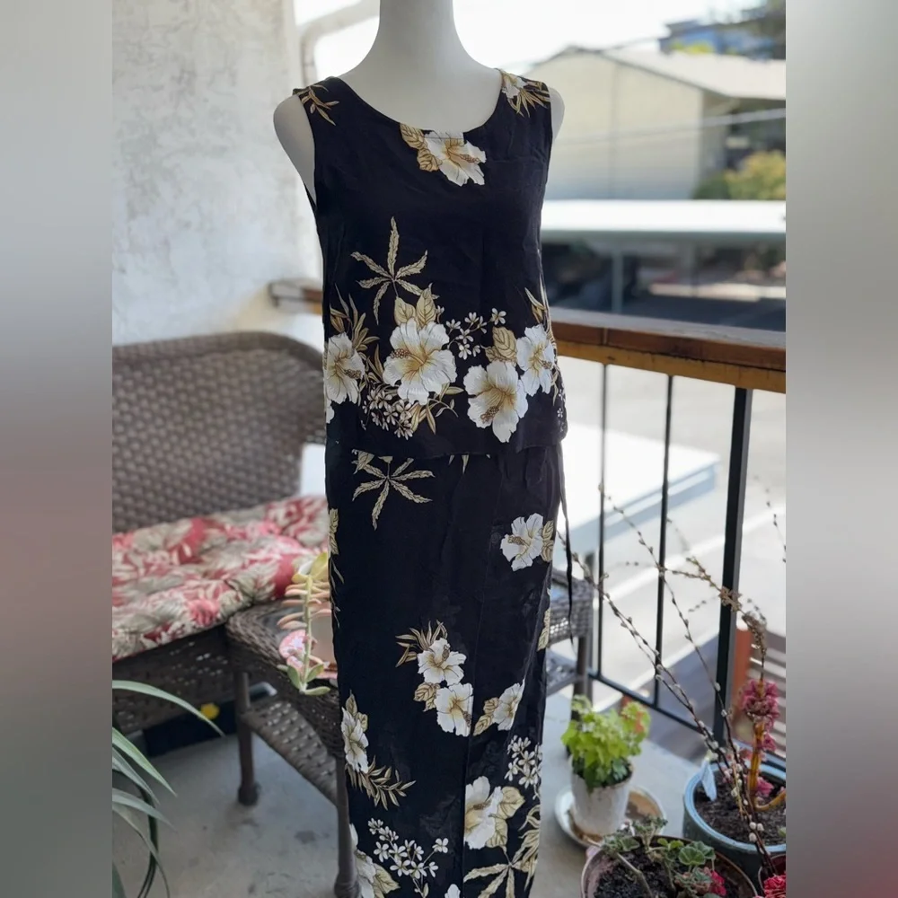 VTG Hibiscus Collection Hawaii 2 Piece Top & Skirt Sarong SMALL Black & White - Picture 1 of 16